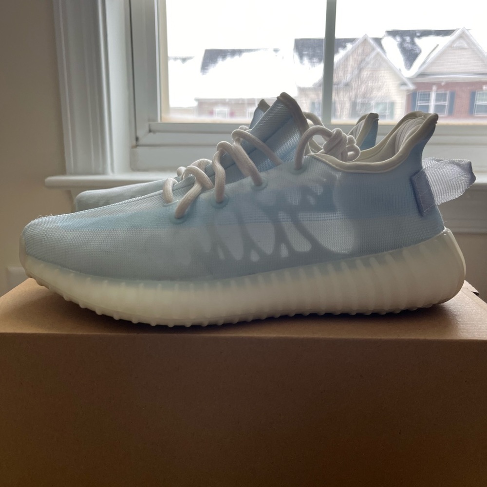 Yeezy 350 V2 “Mono Ice”